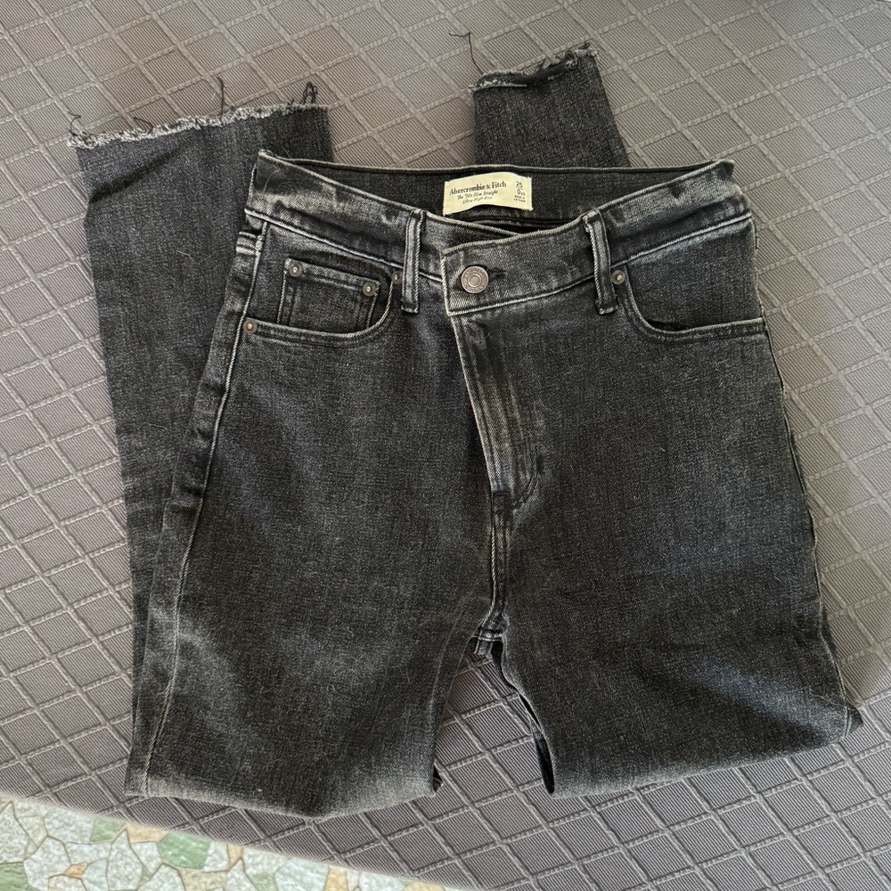 Abercrombie & Fitch Charcoal 90’s Slim Straight Ultra High Rise Jeans, 0XS